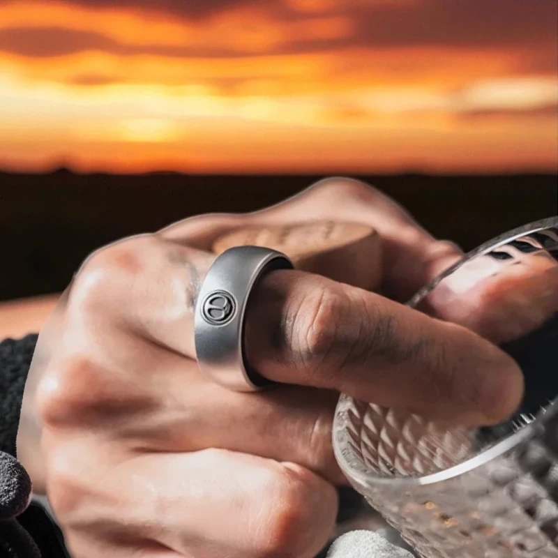 Spy Wars Fidget Ring Mechanic-I by StressCrate – silver edition stress relief EDC ring in sunset lighting